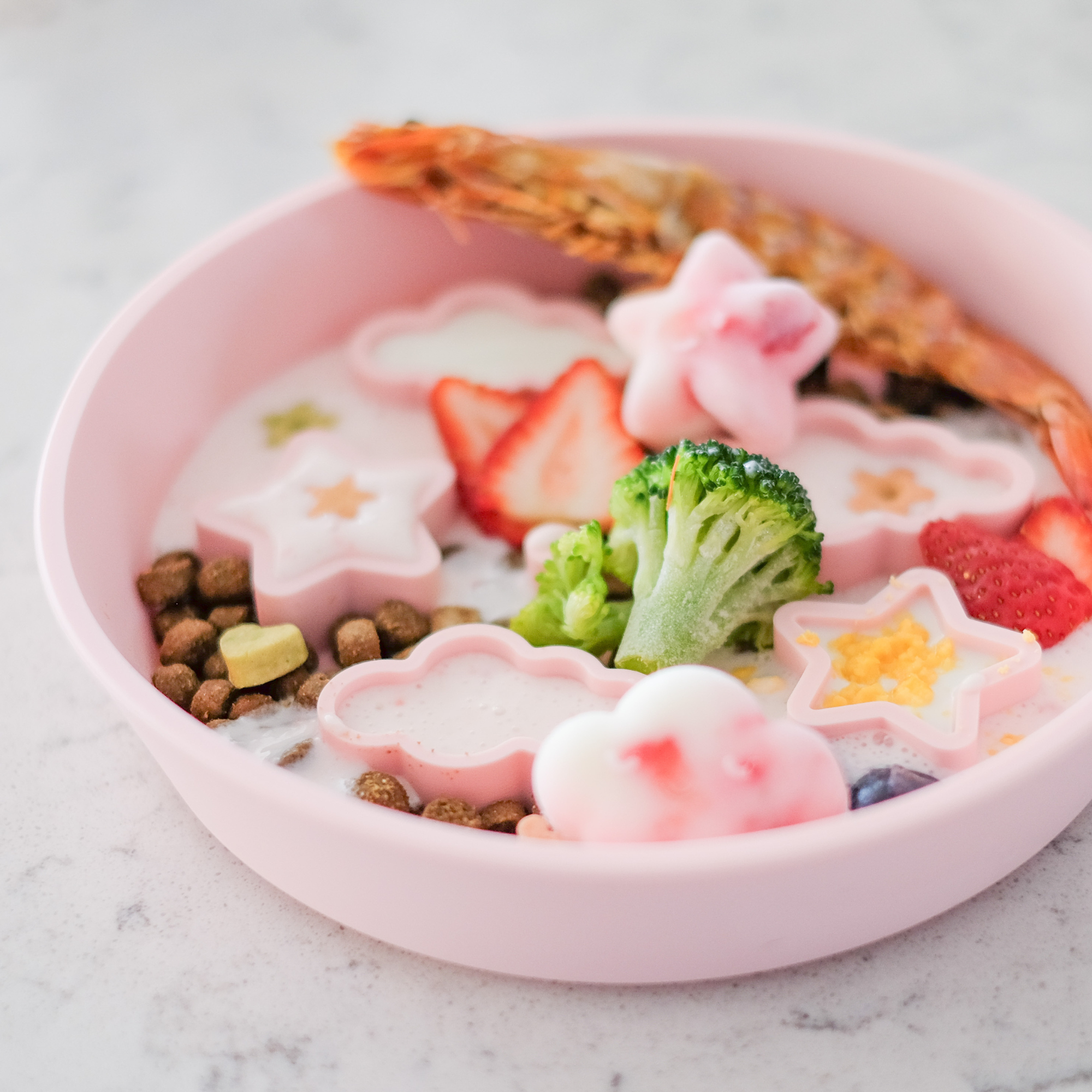 food example in Emerypets Star Cloud slow feeder pink non toxic silicone